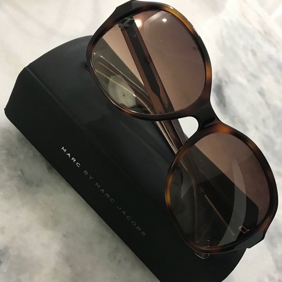 Marc by Marc Jacobs oversized sunglasses